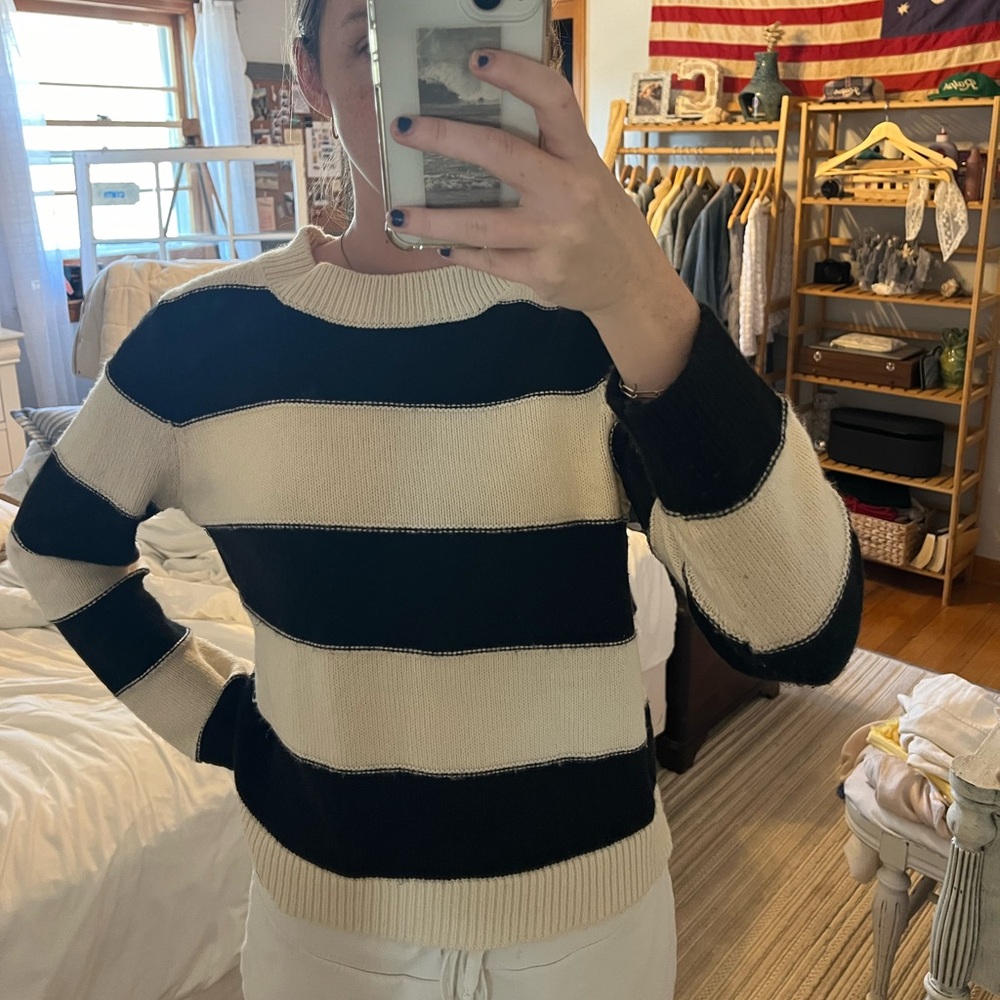 Banana Republic Black & White sweater